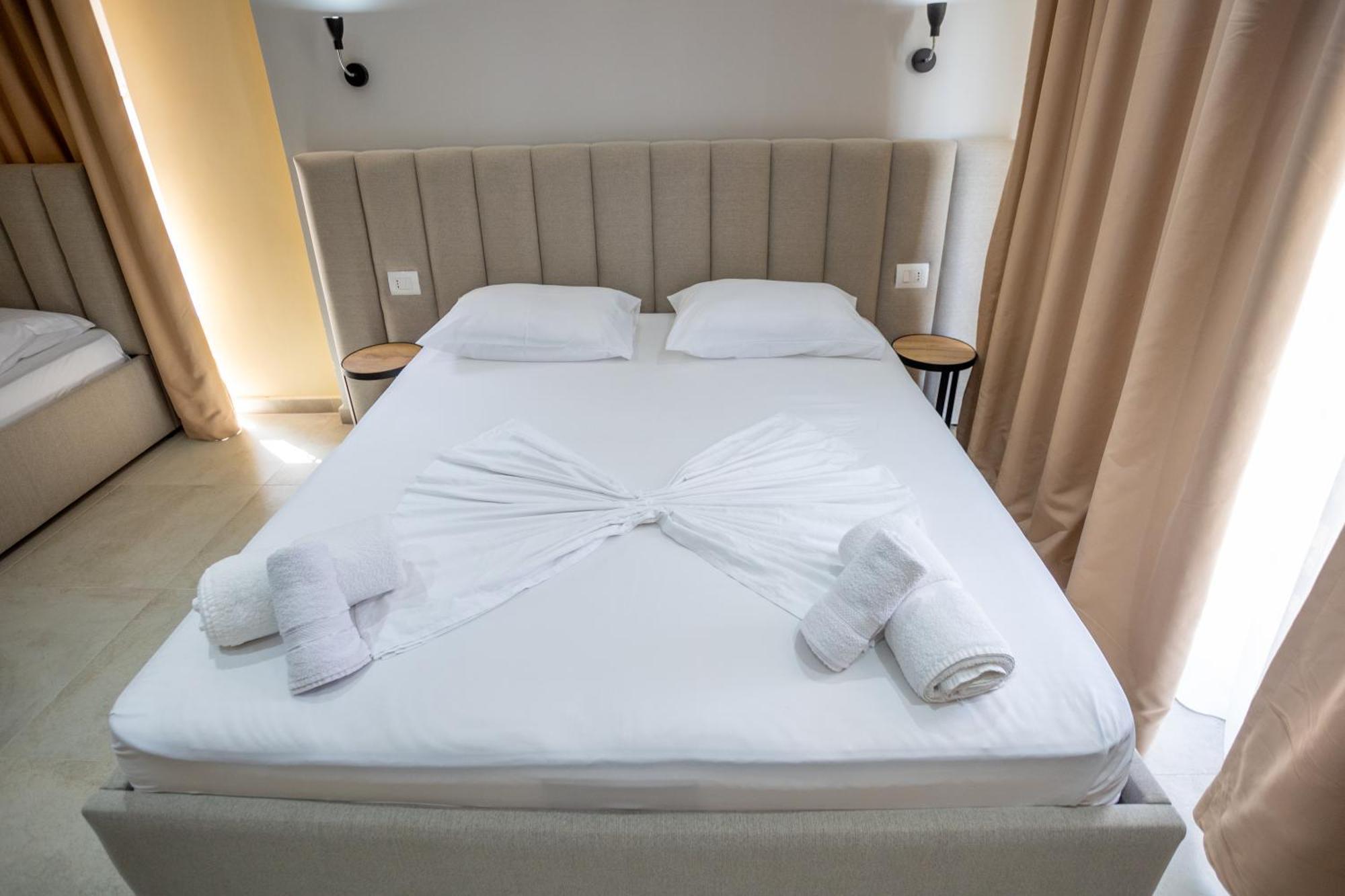 The Blue Wave Hotel Himare Eksteriør bilde