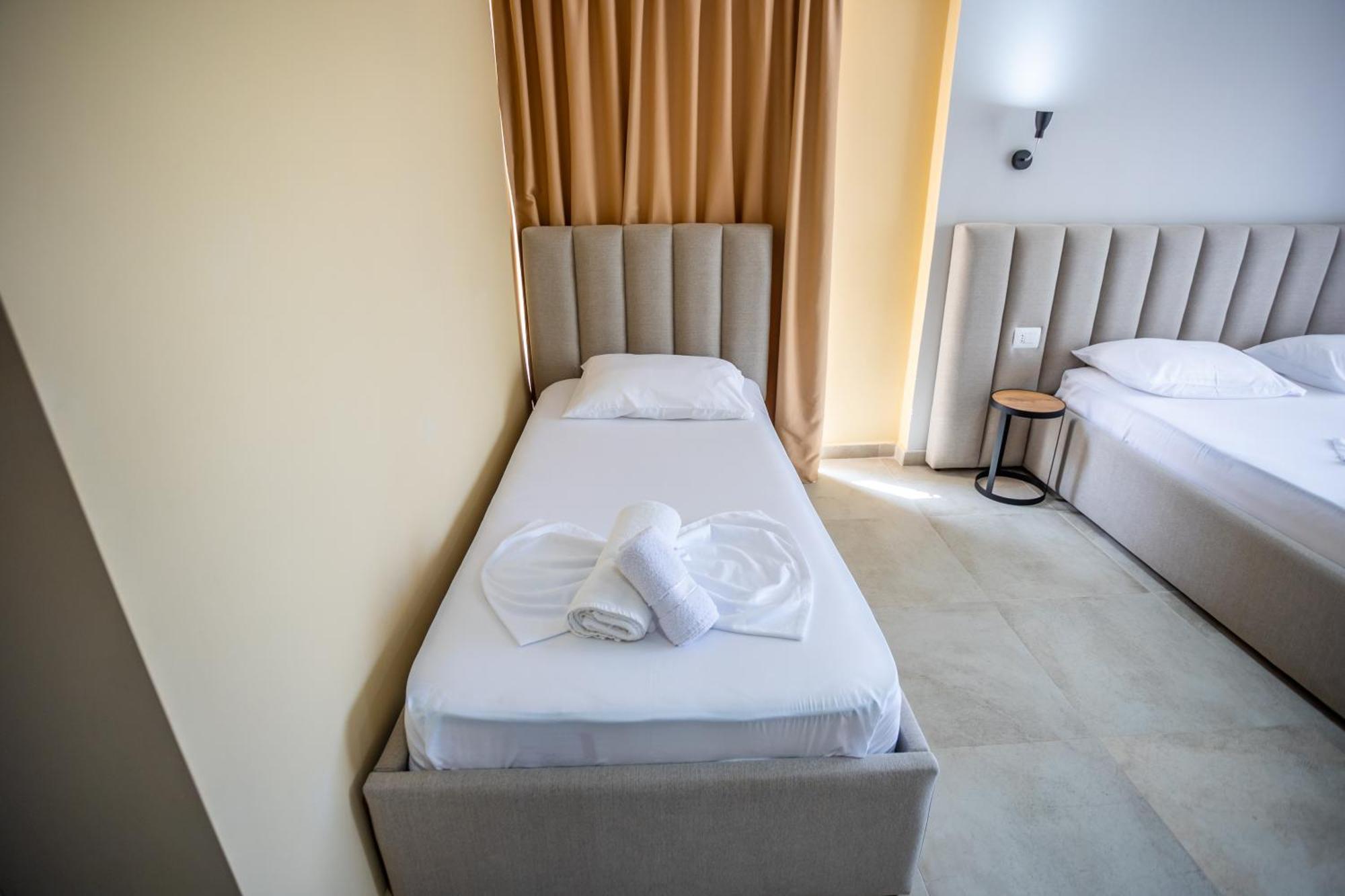 The Blue Wave Hotel Himare Eksteriør bilde