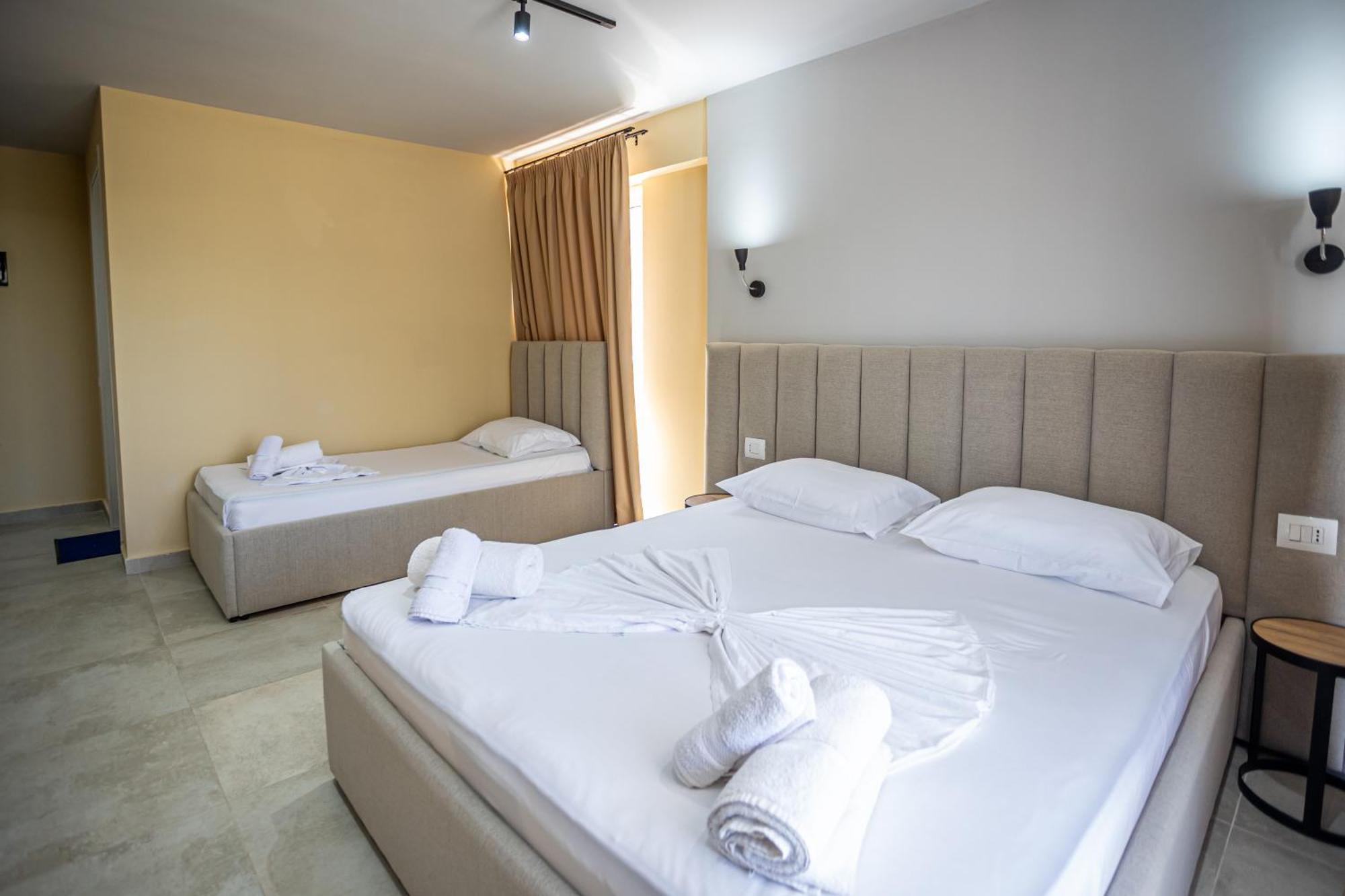 The Blue Wave Hotel Himare Eksteriør bilde