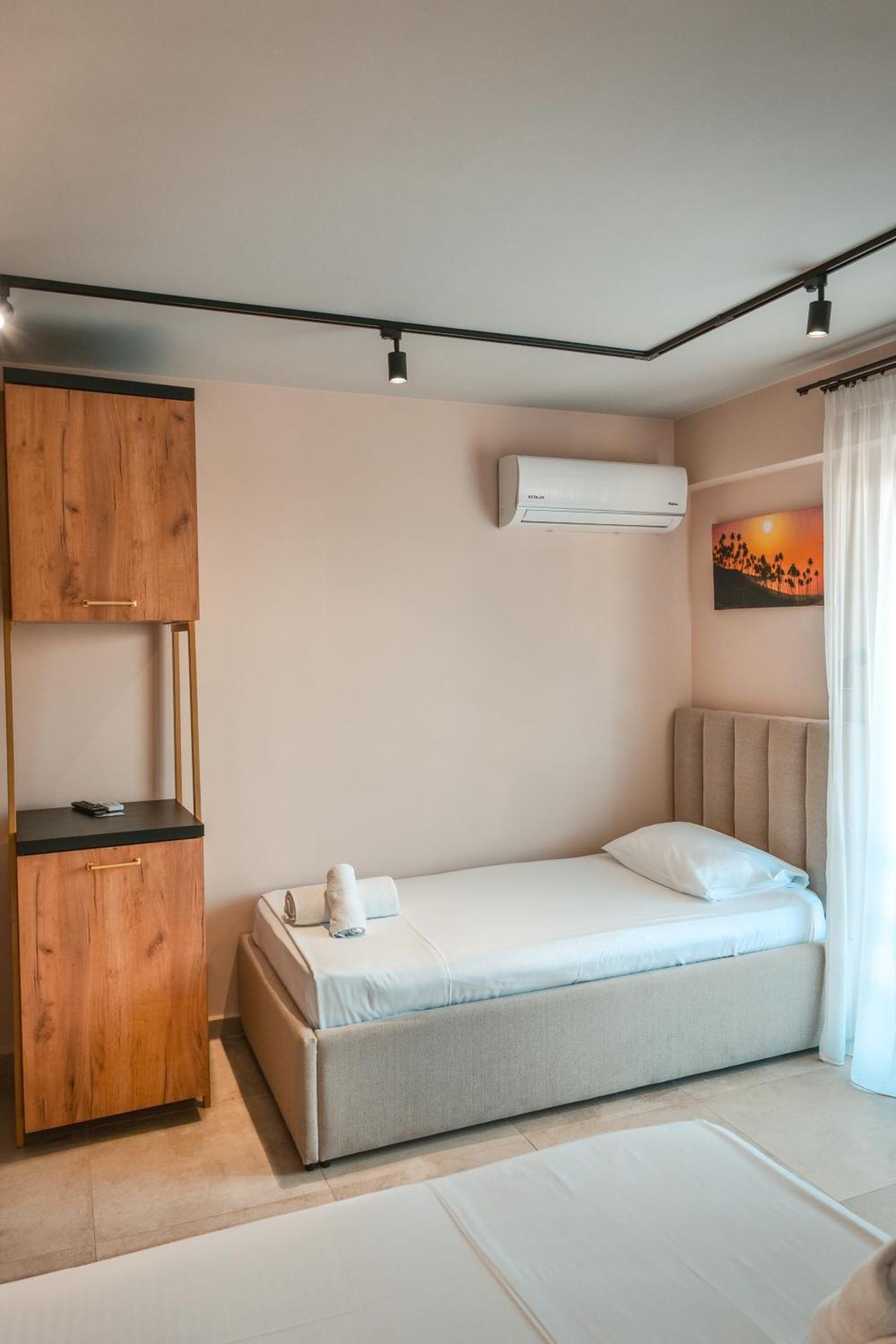 The Blue Wave Hotel Himare Eksteriør bilde