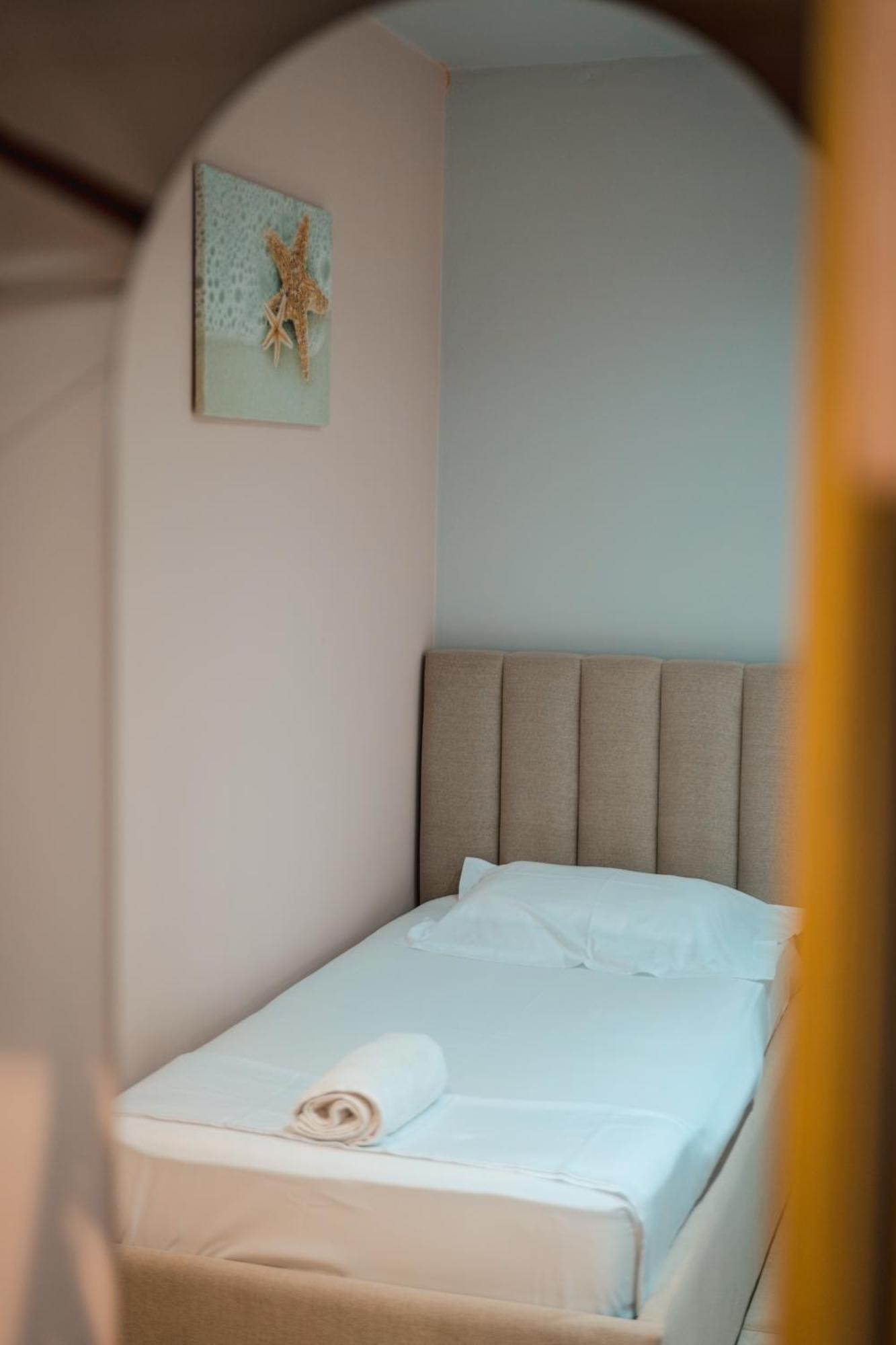 The Blue Wave Hotel Himare Eksteriør bilde